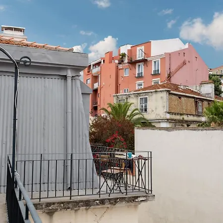 Altido Stunning 4br Apt With Terrace And Seaview In Alfama Lisboa